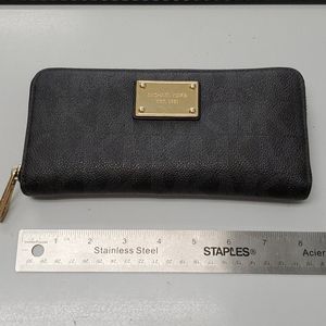 Womens long wallet